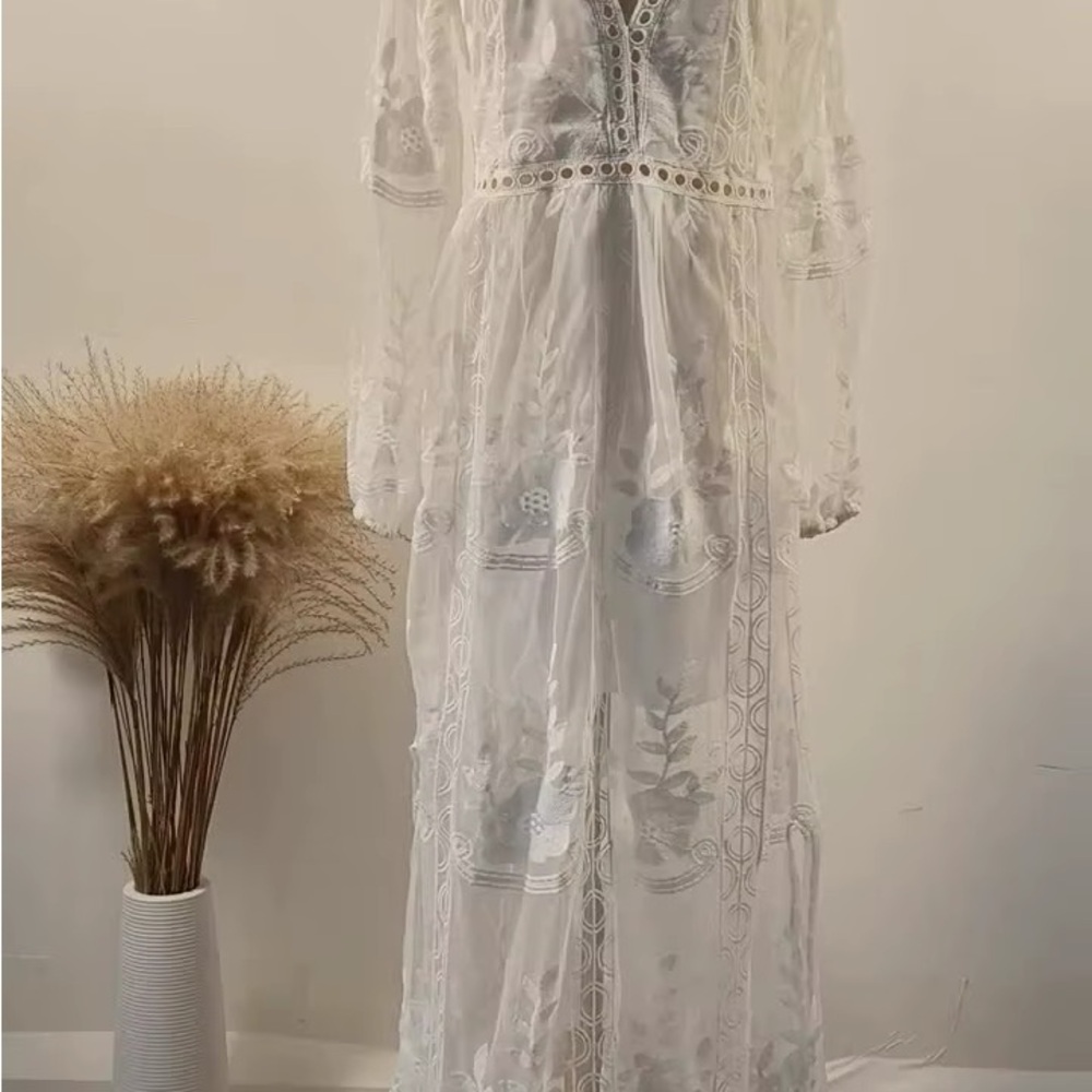 Elegant White Lace Dress long sleeve V-neck wedding dress - Picture 3 of 4